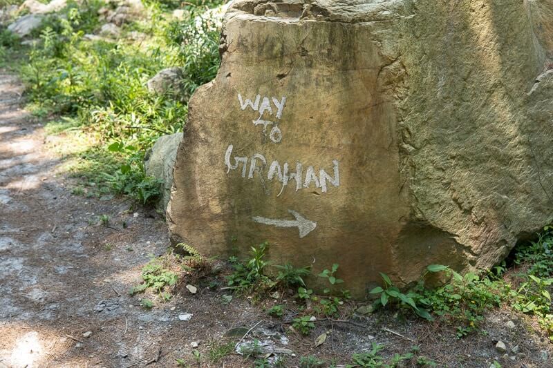 rock that says way to grahan with an arrow