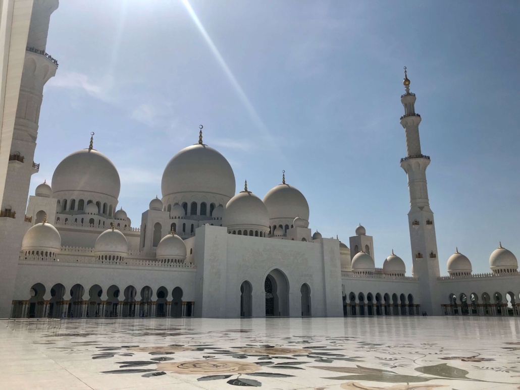 grand mosque in abu dhabi one of the nicest pieces of architecture in asia